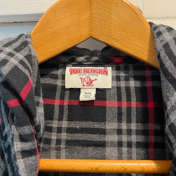 True Religion shirt barely worn - Picture 1 of 3